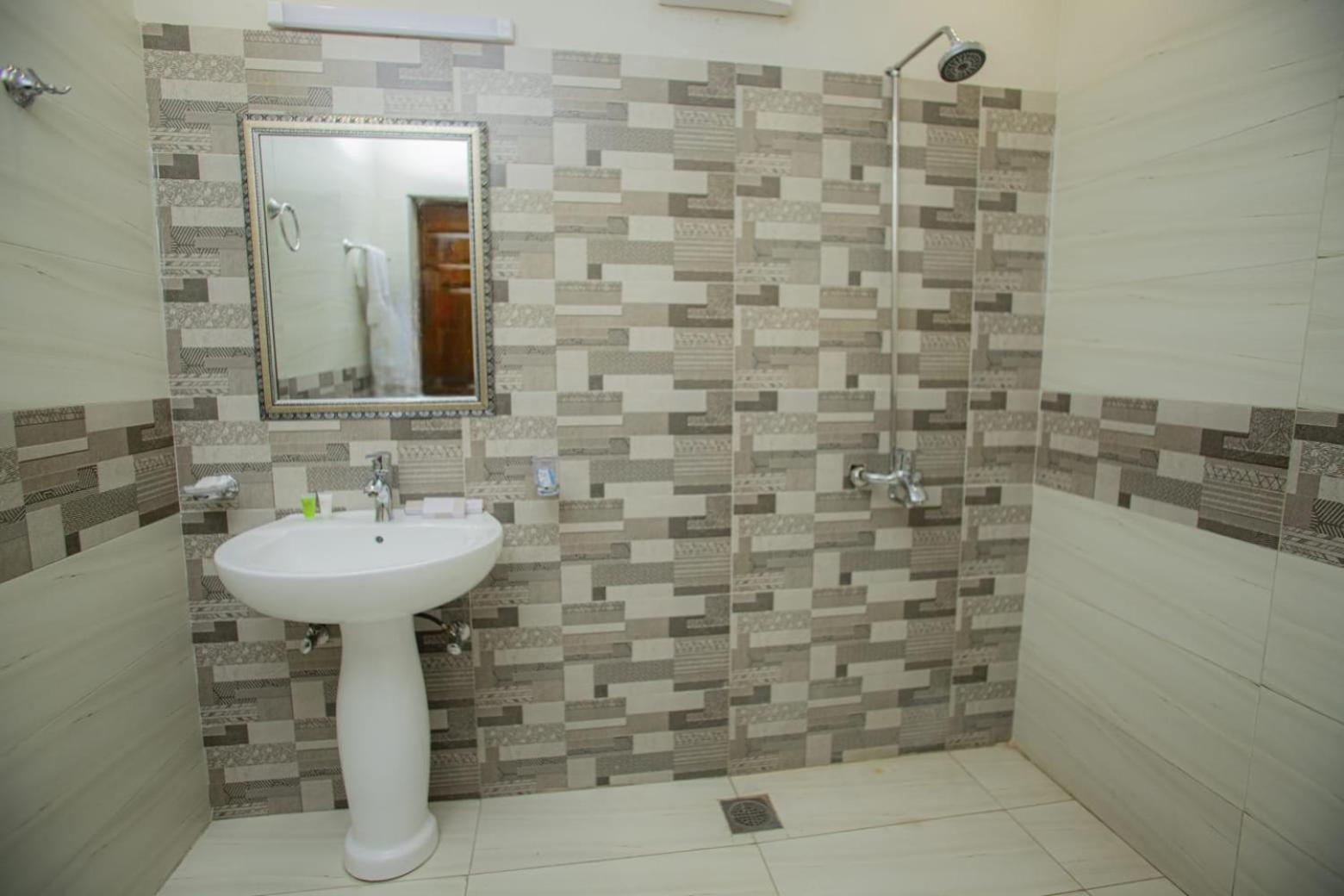 Hotel White Season Gulberg Лахор Экстерьер фото