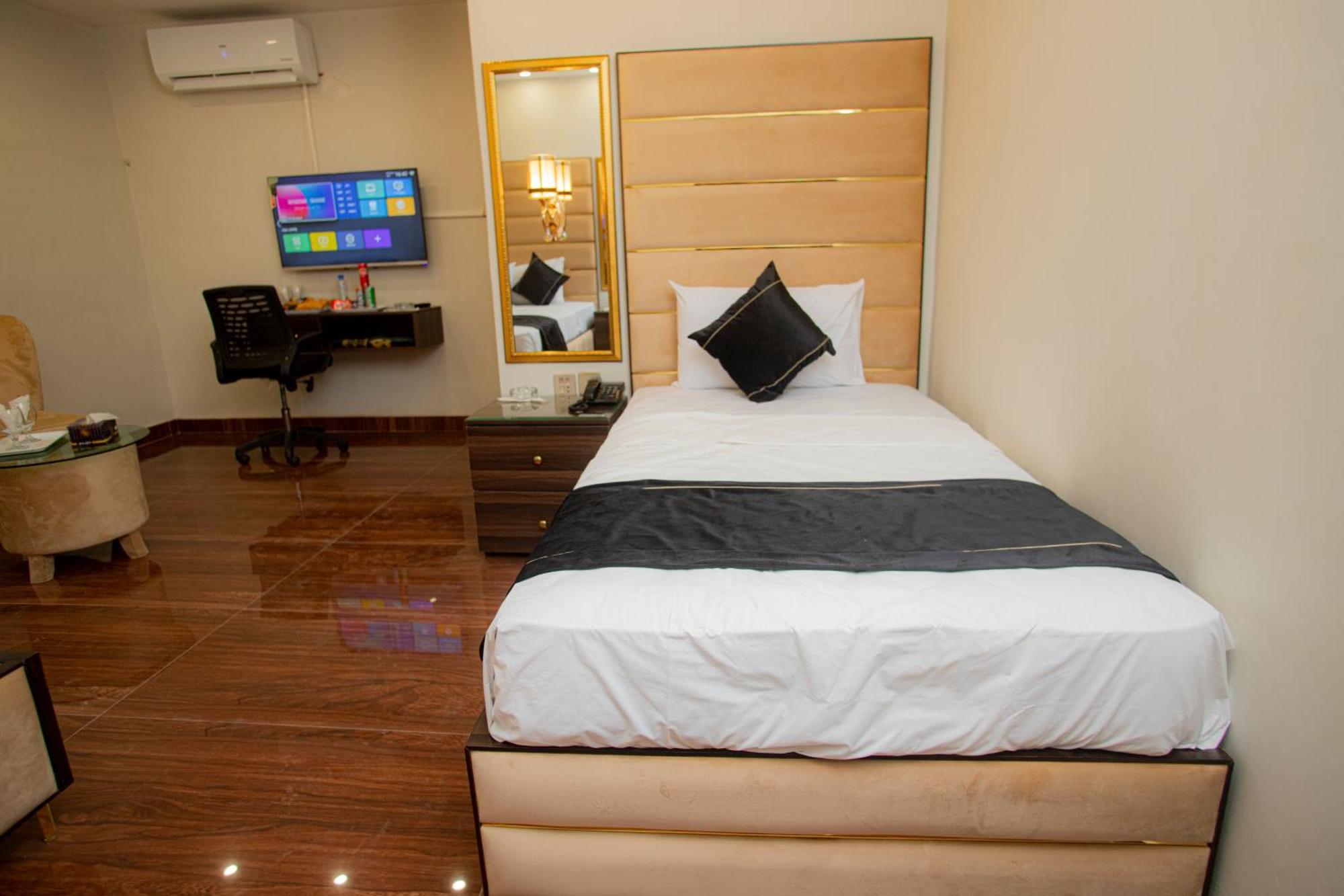 Hotel White Season Gulberg Лахор Экстерьер фото