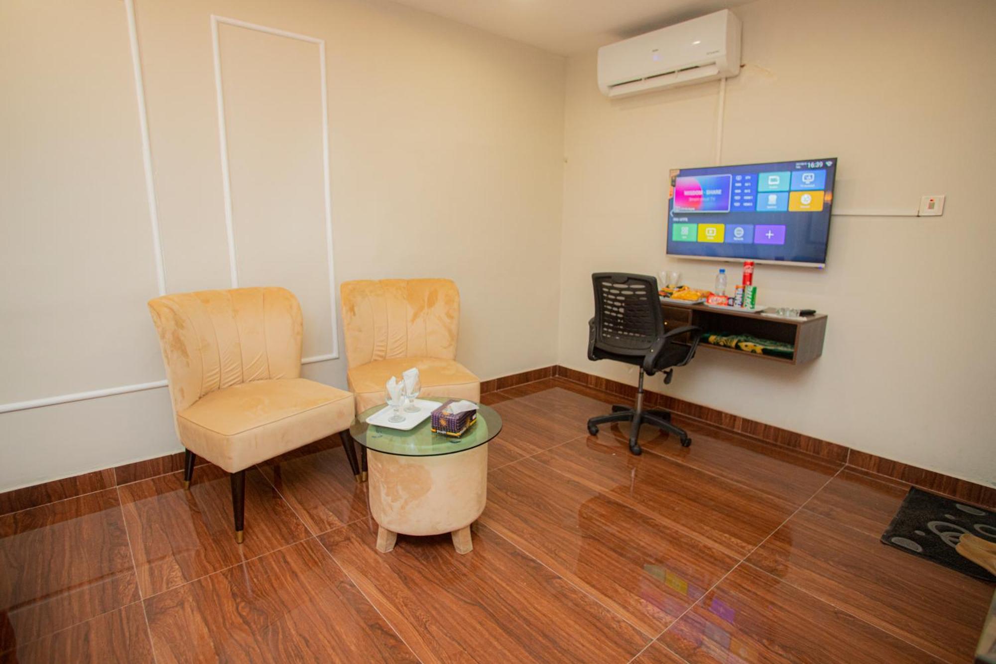 Hotel White Season Gulberg Лахор Экстерьер фото