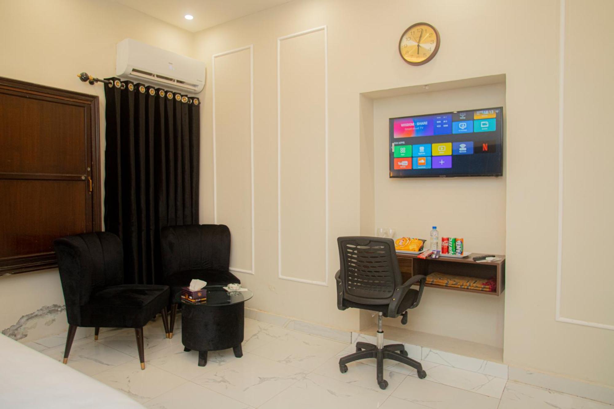 Hotel White Season Gulberg Лахор Экстерьер фото
