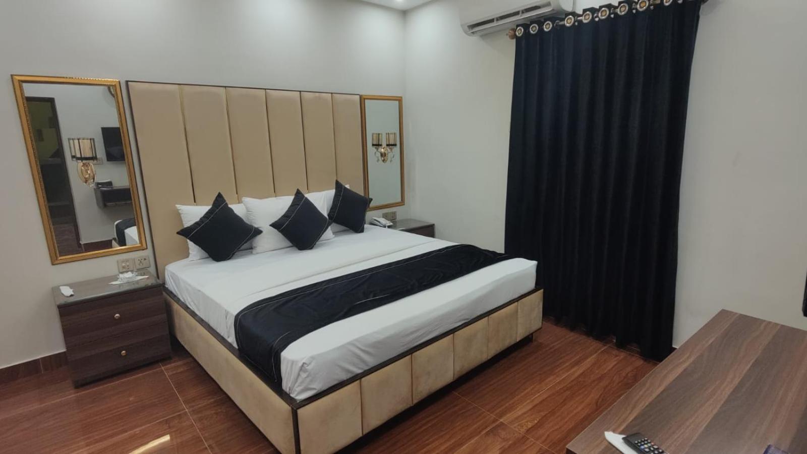 Hotel White Season Gulberg Лахор Экстерьер фото